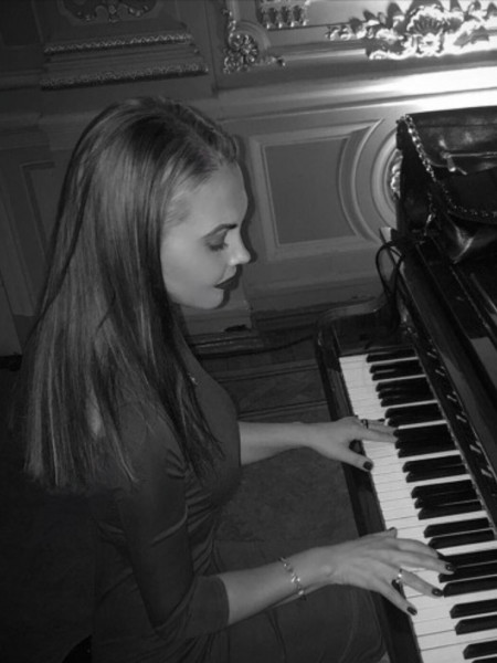 Алёна Мельник